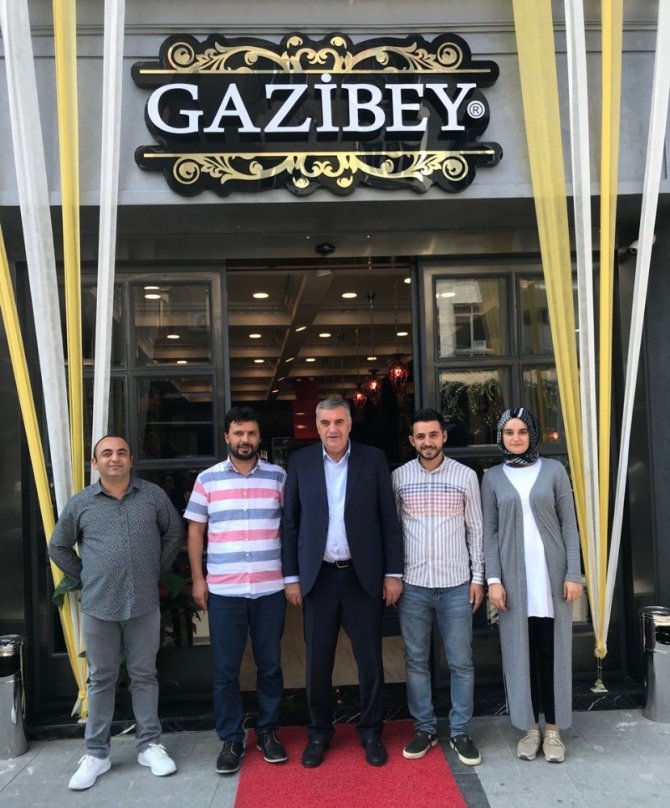 Sakarya Büyükşehir Belediye Başkanı Zeki Toçoğlu esnaflarla bir araya geldi