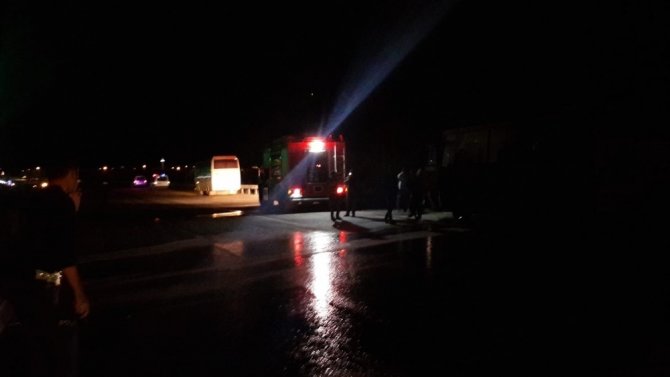 Kargı'da Seyir halindeki minibüs alev aldı