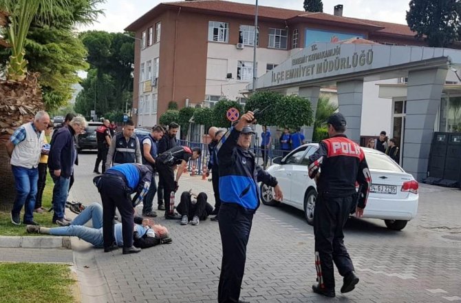 Balıkesir'in Edremit ilçesinde Motosiklet ile bisiklet çarpıştı, 2 kişi yaralandı