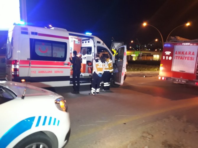 Ankara'da kontrolden çıkan otomobilin kaldırıma çarparak takla attı, 3 yaralı