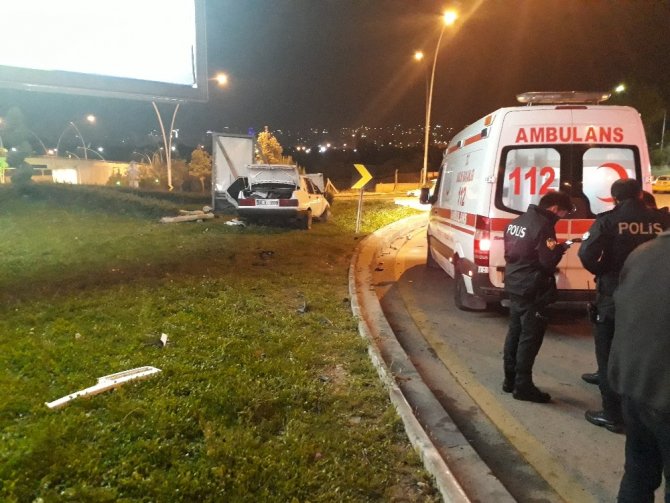 Ankara'da kontrolden çıkan otomobilin kaldırıma çarparak takla attı, 3 yaralı