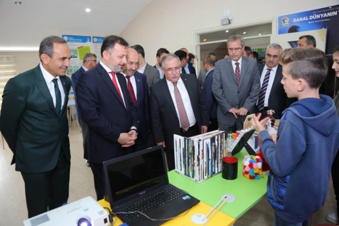 Kütahya Bilimle Şenleniyor" sloganıyla etkinlik düzenleniyor