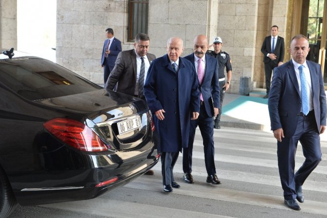 "Papaz kararına ses çıkaramayanlar, Andımızın okunacağını duyunca ayağa kalkmışlar"