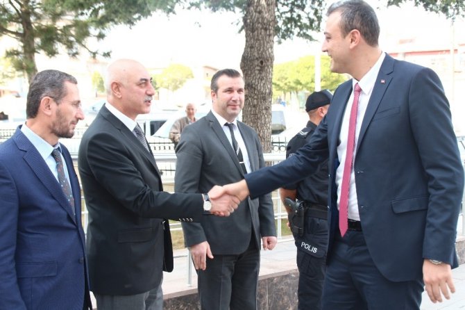 Yunak Kaymakamı Mehmet Erdem Akbulut göreve başladı