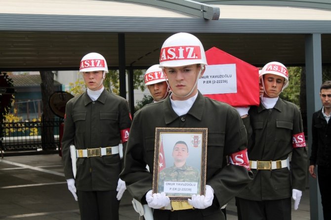 Eğitim sırasında hayatını kaybeden asker son yolculuğuna uğurlandı