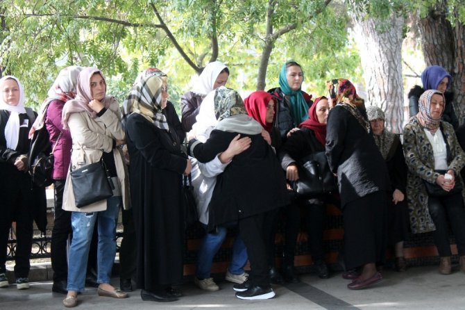 Eğitim sırasında hayatını kaybeden asker son yolculuğuna uğurlandı