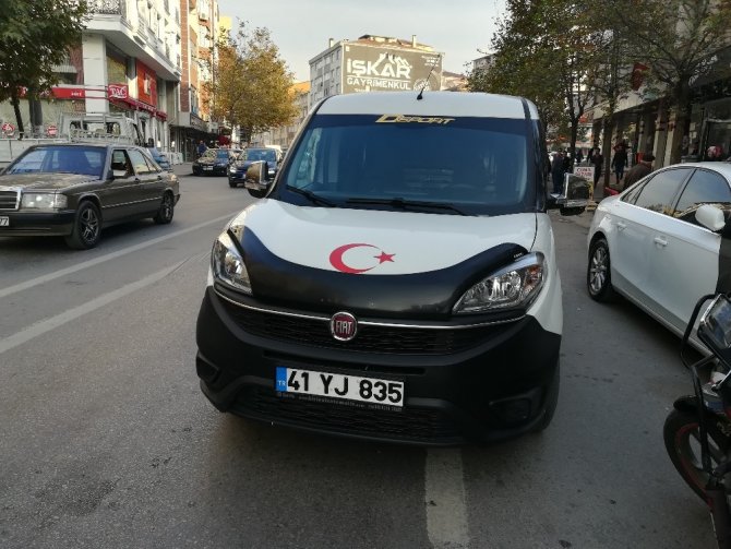 gebze'de Hafif ticari aracın çarptığı kadın yaralandı