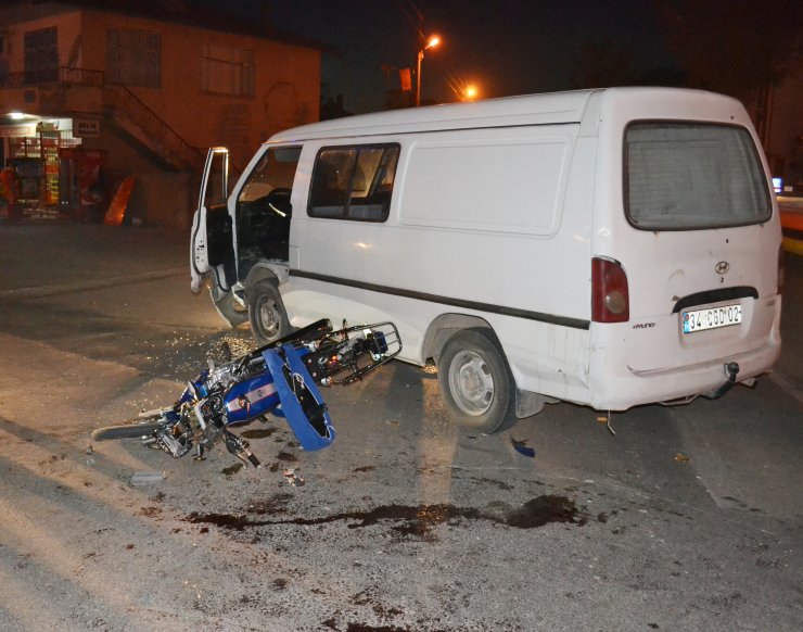 AKSARAY'da Minibüs ile motosiklet çarpıştı: 1 ölü, 1 yaralı