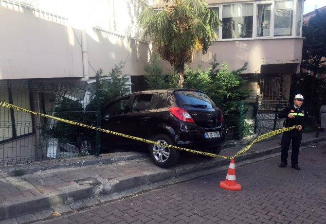 Beşiktaş’ta bir garip kaza, apartmanın giriş katına daldı