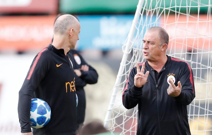 Galatasaray, Schalke maçı hazırlıklarına Metin Oktay Tesisleri'nde başladı