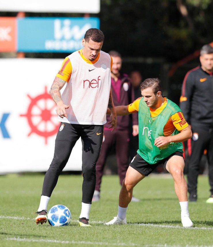 Galatasaray, Schalke maçı hazırlıklarına Metin Oktay Tesisleri'nde başladı