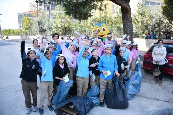 İnegöl'de Minik öğrencilerden örnek davranış