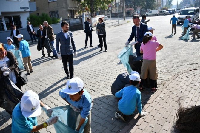 İnegöl'de Minik öğrencilerden örnek davranış