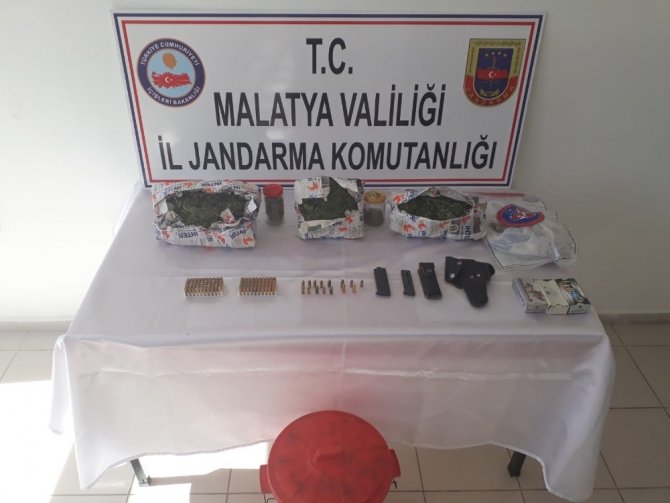 Malatya’da uyuşturucu operasyonu, 1 kilo 214 gram esrar maddesi ele geçirildi.