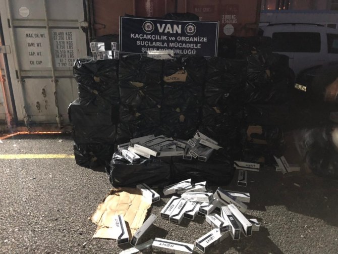 Van Başkale'de 33 bin paket kaçak sigara ele geçirildi
