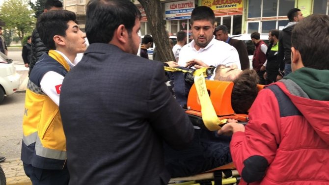 Adıyaman'da Motosiklet ile hafif ticari araç çarpıştı: 1 Yaralı