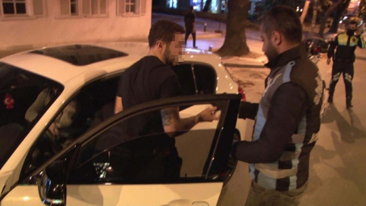 Bağdat Caddesi'nde polis drift yapan sürücüye göz açtırmadı