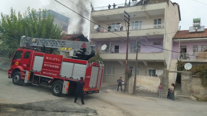 Battalgazi ilçesine bağlı Şehit Fevzi Mahallesinde yangın