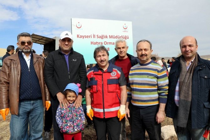 İl Sağlık Müdürlüğü Hatıra Ormanında 200 adet Sedir Çamı toprakla buluştu