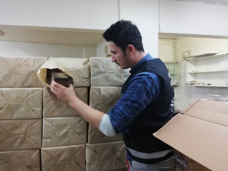 15 bin adet sahte parfüm ile 4 bin 250 kol saati ele geçirildi