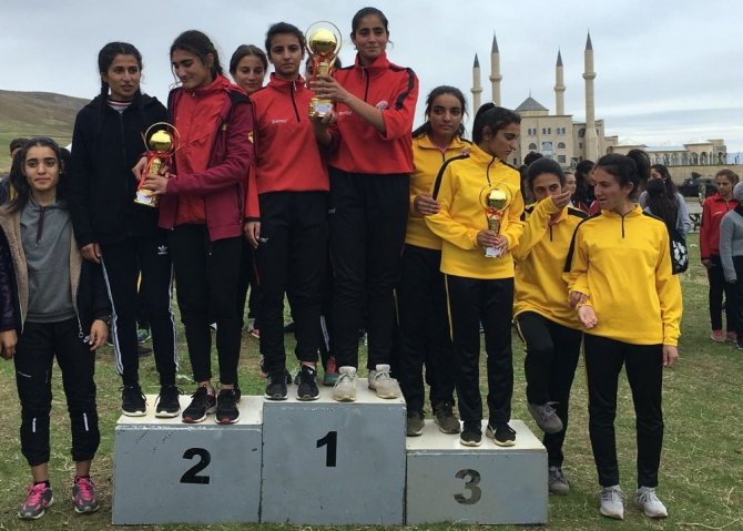 Bölgesel Kros Liginde mücadele eden Van Büyükşehir Belediyespor Kulübünden büyük başarı