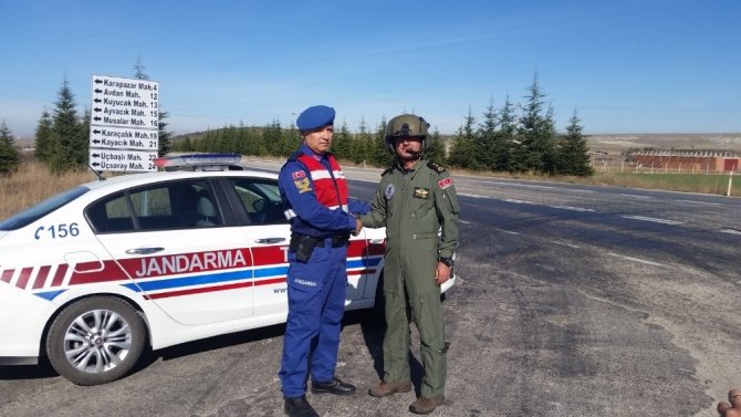 Jandarmanın havadan helikopterle trafik denetimleri sürüyor