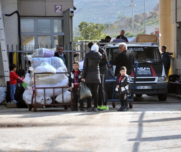 Ramazan ve Kurban bayramlarında ülkelerine giden Suriyelilerin dönüşü sürüyor
