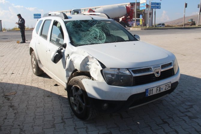 Elazığ’da araç ile plakasız motosiklet çarpıştı. 2 yaralı
