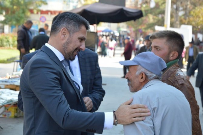 Sivrihisar Belediye Başkanı Yüzügüllü halk pazarında