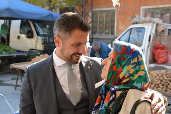 Sivrihisar Belediye Başkanı Yüzügüllü halk pazarında