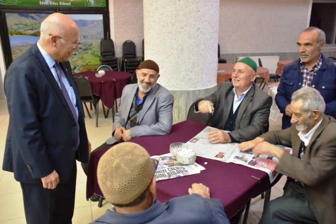 Başkan Eşkinat, halkın sorunlarını dinliyor