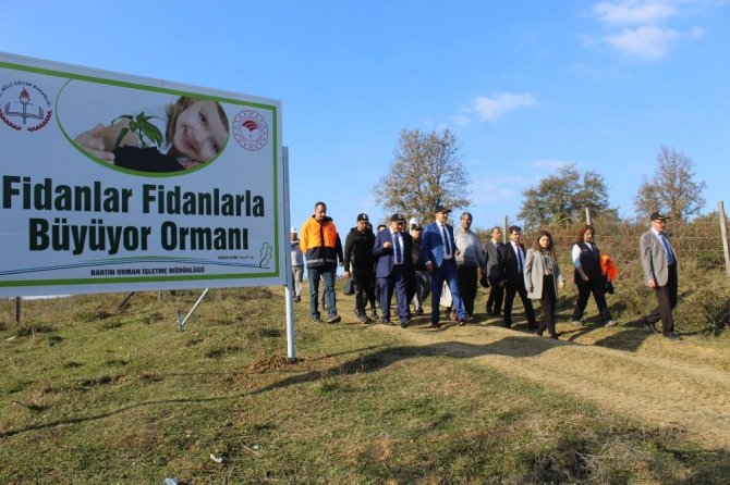 Akçalı Köyü kırsalında Fidanlar toprakla buluştu