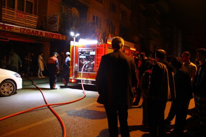 Albay Şefik Caddesinde yangın paniği
