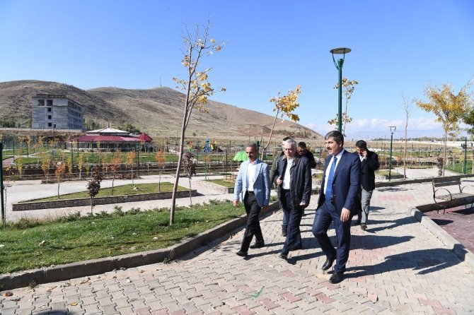 Başkan Asya, Prof. Dr. Yıldızcı ile birlikte Lale Vadisinde incelemelerde bulundu