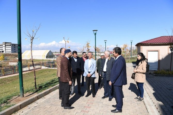 Başkan Asya, Prof. Dr. Yıldızcı ile birlikte Lale Vadisinde incelemelerde bulundu