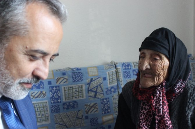 Bursa Aile Müdürü yaşlı kadının yaşını öğrenince kulaklarına inanamadı