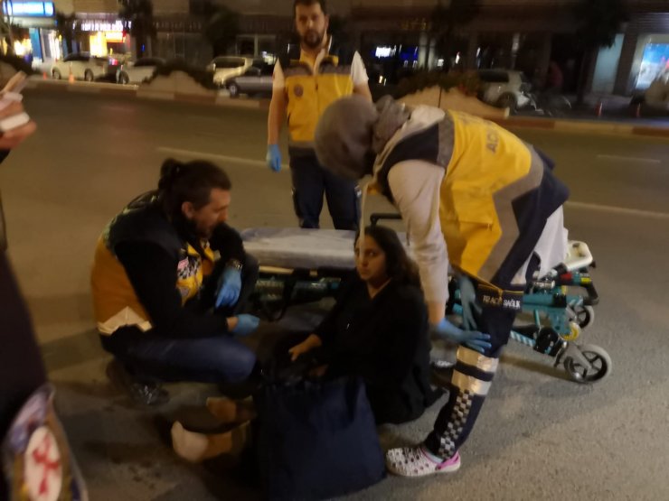 Hafif ticari aracın çarptığı kadın yaralandı