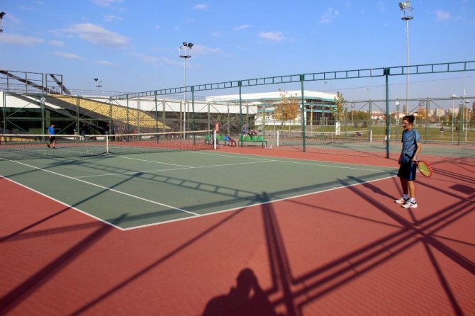 Kayseri'de son 3 yıldır tenis sporu yaygınlaşıyor