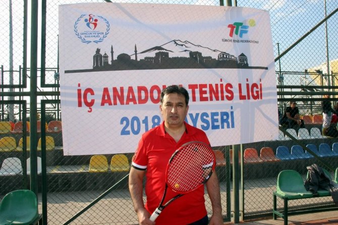 Kayseri'de son 3 yıldır tenis sporu yaygınlaşıyor