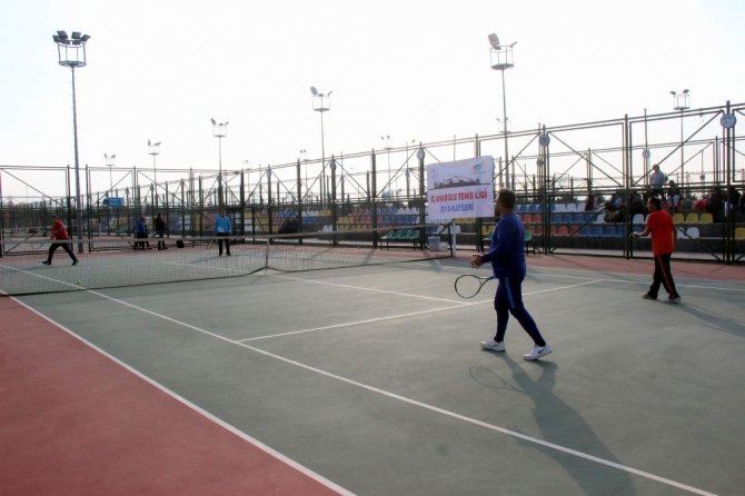 Kayseri'de son 3 yıldır tenis sporu yaygınlaşıyor