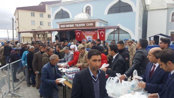 Van'ın Çaldıran ilçesinde 2017 yılında şehit olan Üsteğmen Sakallı için mevlit okutuldu