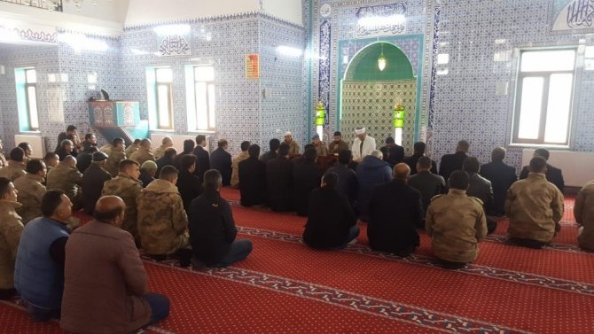 Van'ın Çaldıran ilçesinde 2017 yılında şehit olan Üsteğmen Sakallı için mevlit okutuldu