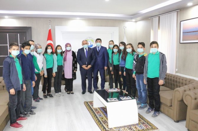 2-8 Kasım Lösemili Çocuklar Haftası dolayısıyla Öğrencilerden Başkan Öztürk’e anlamlı ziyaret