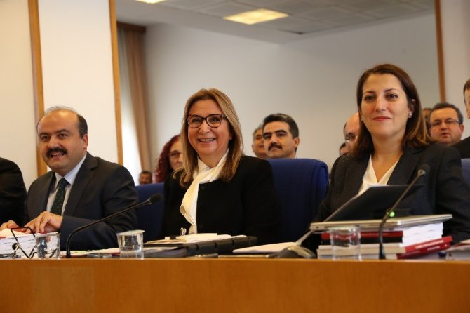 Bakan Pekcan: "Bin 612 ürünün etiketleriyle ilgili idari para cezası uyguladık"