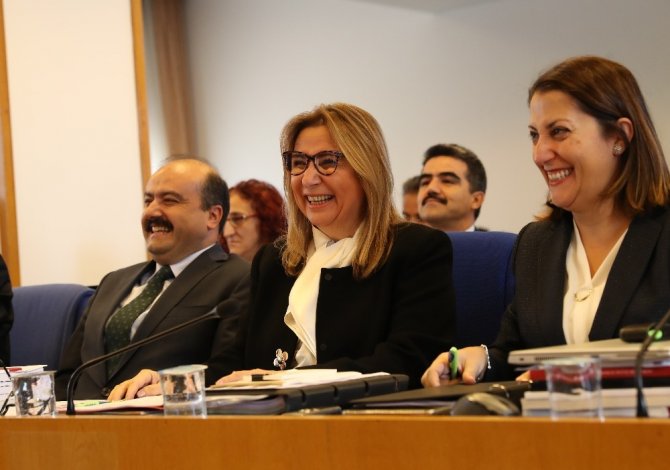 Bakan Pekcan: "Bin 612 ürünün etiketleriyle ilgili idari para cezası uyguladık"