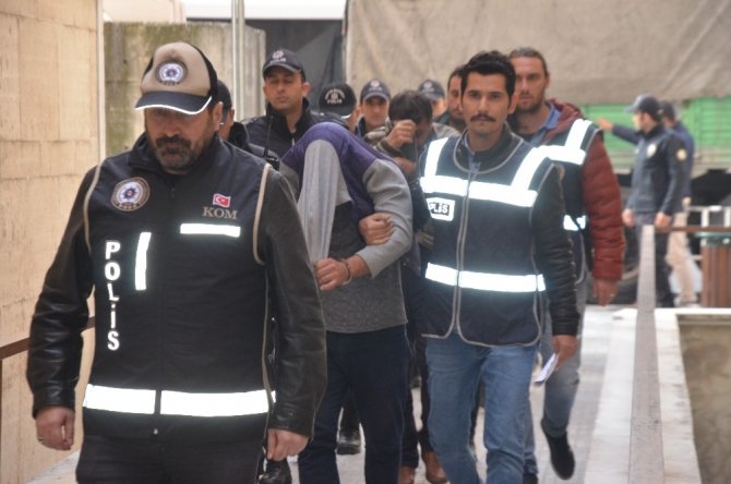 Bursa’da kasko ve sigorta şirketlerini dolandıran 22 kişi adliyeye sevk edildi