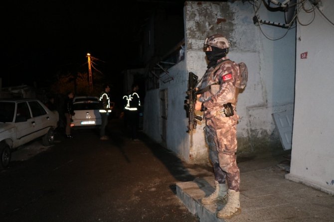 İstanbul’da 17 adrese helikopter destekli şafak operasyonu!