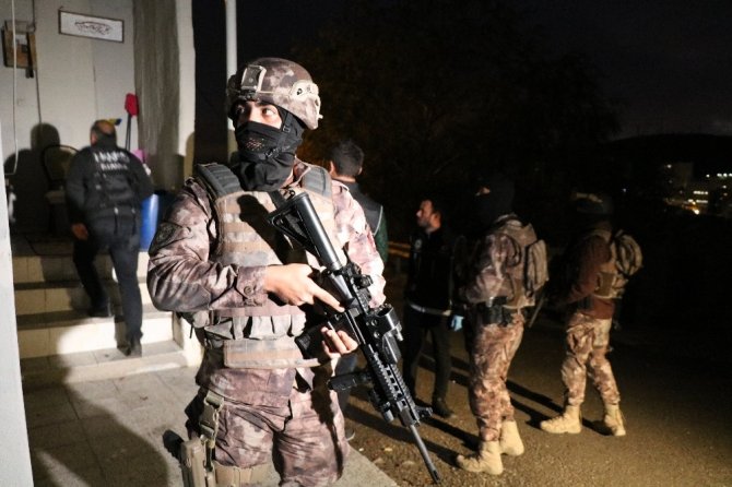 İstanbul’da 17 adrese helikopter destekli şafak operasyonu!