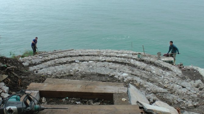 Tarihi Ceneviz Kalesi restorasyon çalışması tüm hızıyla sürüyor