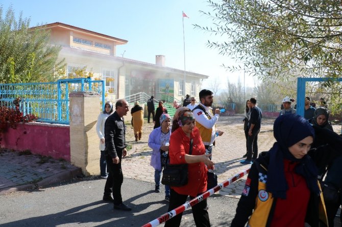 Sivas'ta bir anaokulunda çıkan yangın paniğe neden oldu
